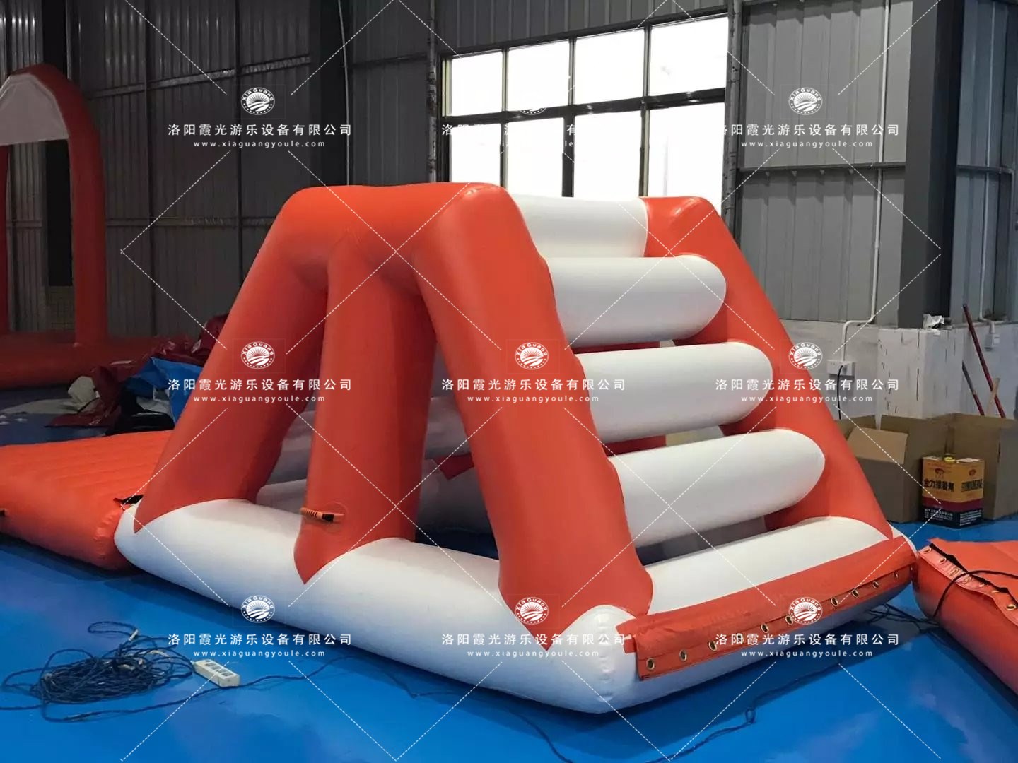 鹰手营子矿水上闯关设施
